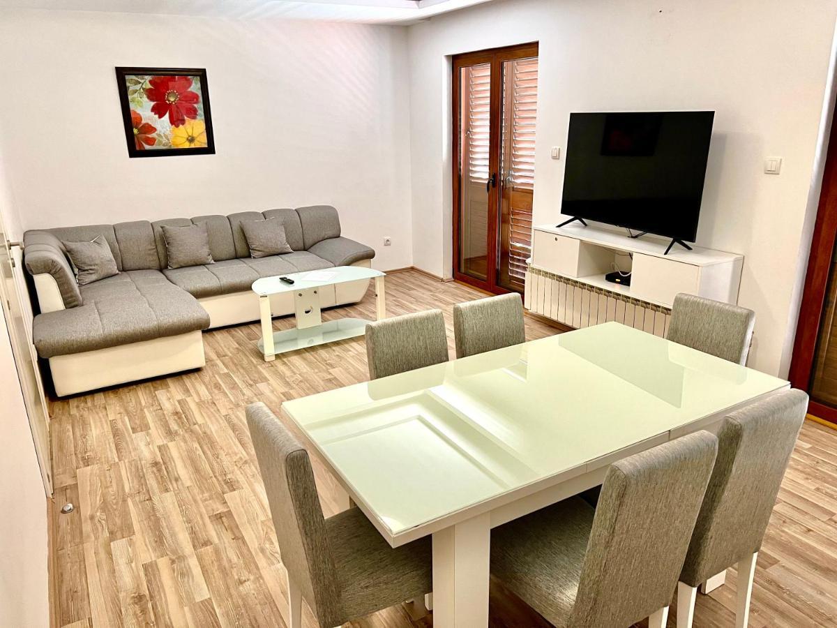 Apartments Family ติวัต ภายนอก รูปภาพ
