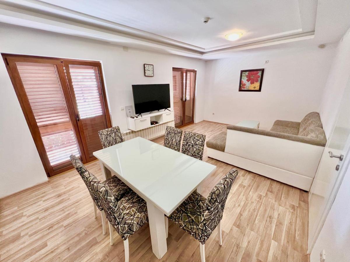 Apartments Family ติวัต ภายนอก รูปภาพ