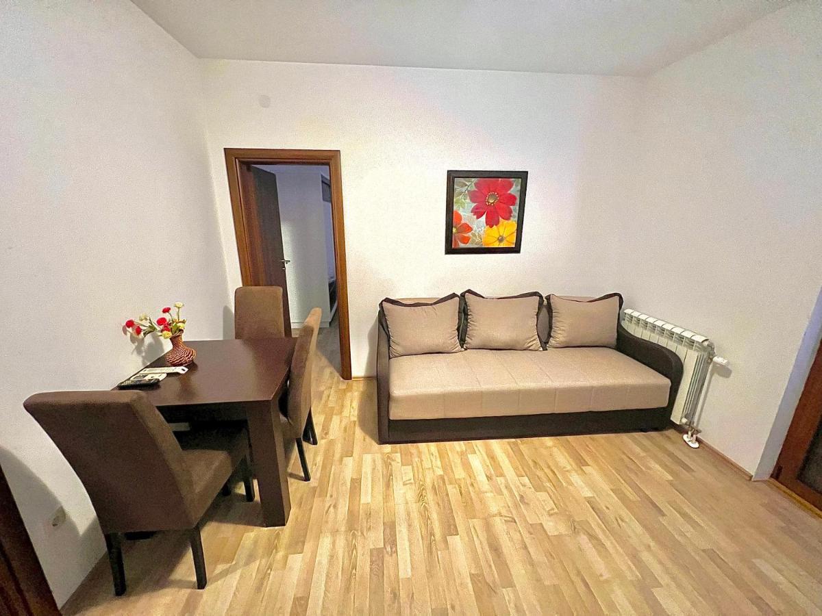 Apartments Family ติวัต ภายนอก รูปภาพ